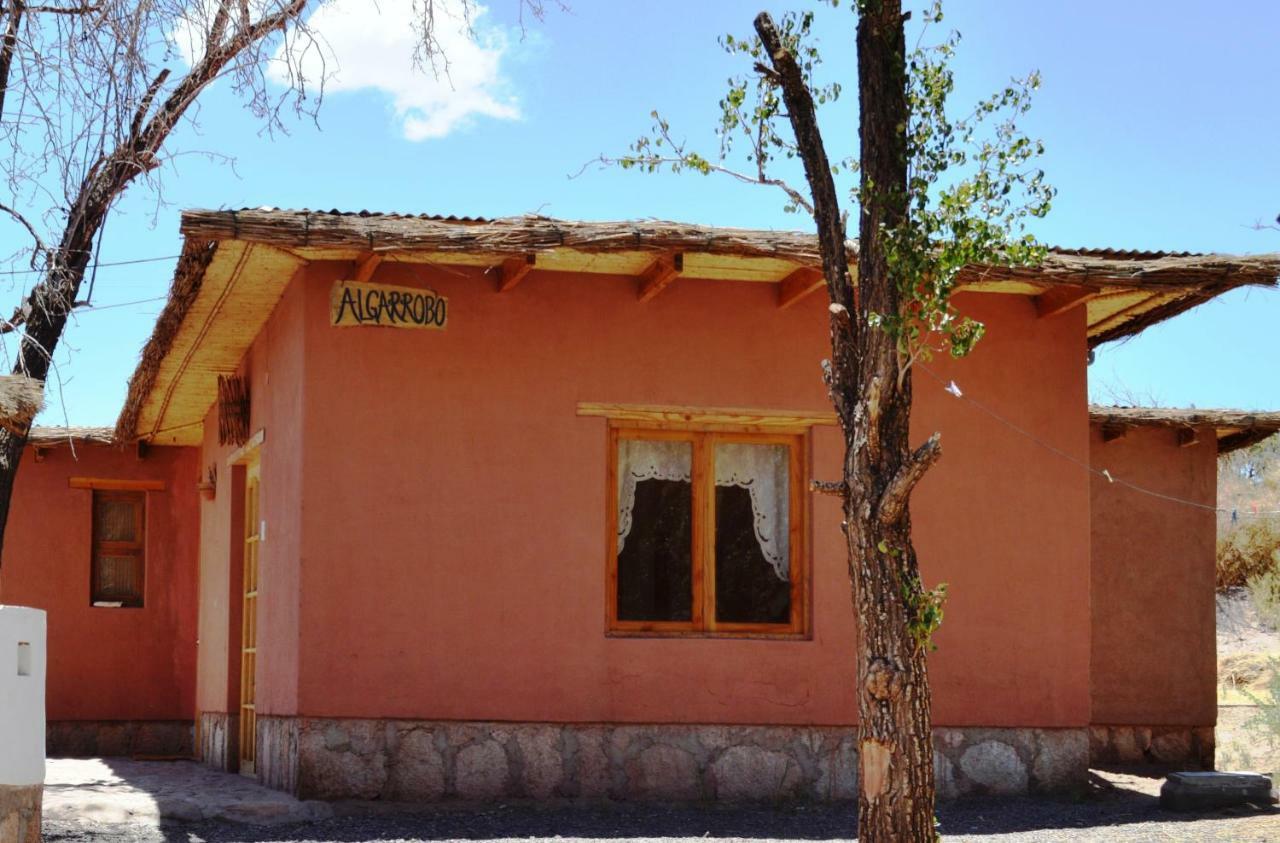 סן פדרו דה אטקאמה Rancho Quitapenas Bungalows חדר תמונה